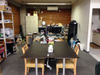 先生たちのスペース。ここで進路相談などをすることもあります。